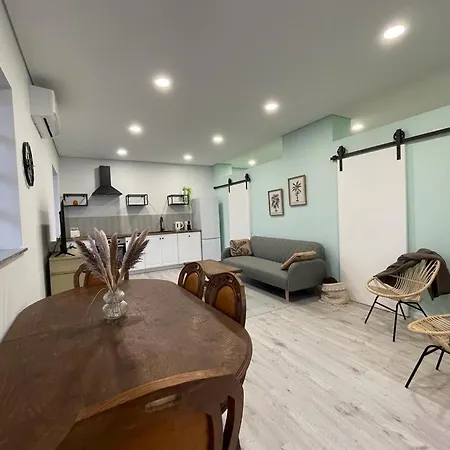 Porto Area, Poolside Sunsets Of Boa Apartman *